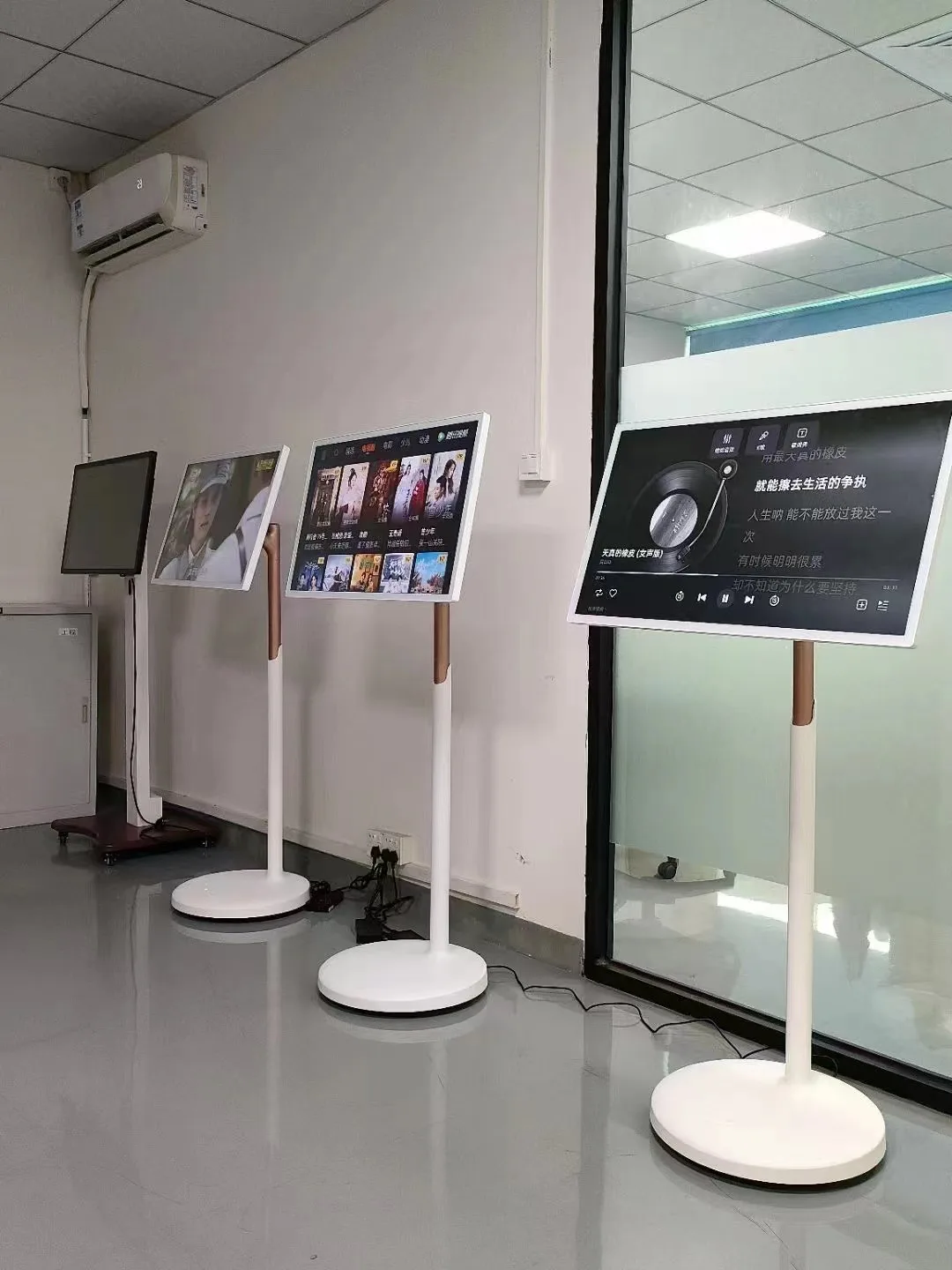 Yoga Fitness Video - TV portatile touchscreen da 32 pollici,