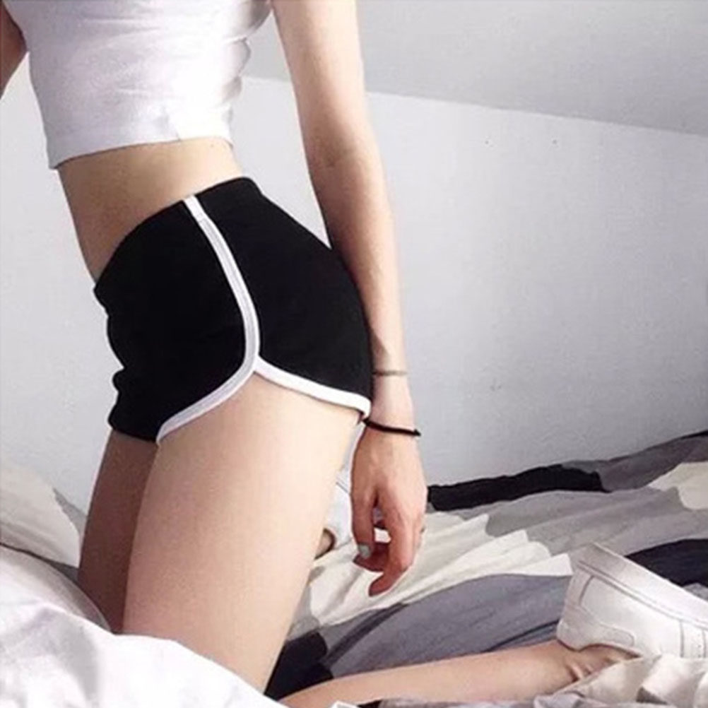 Pantaloncini Sportivi Neri in  - Yoga Fitness Girl recensione e prezzo